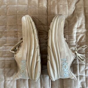 HOKA beige Sneakers
